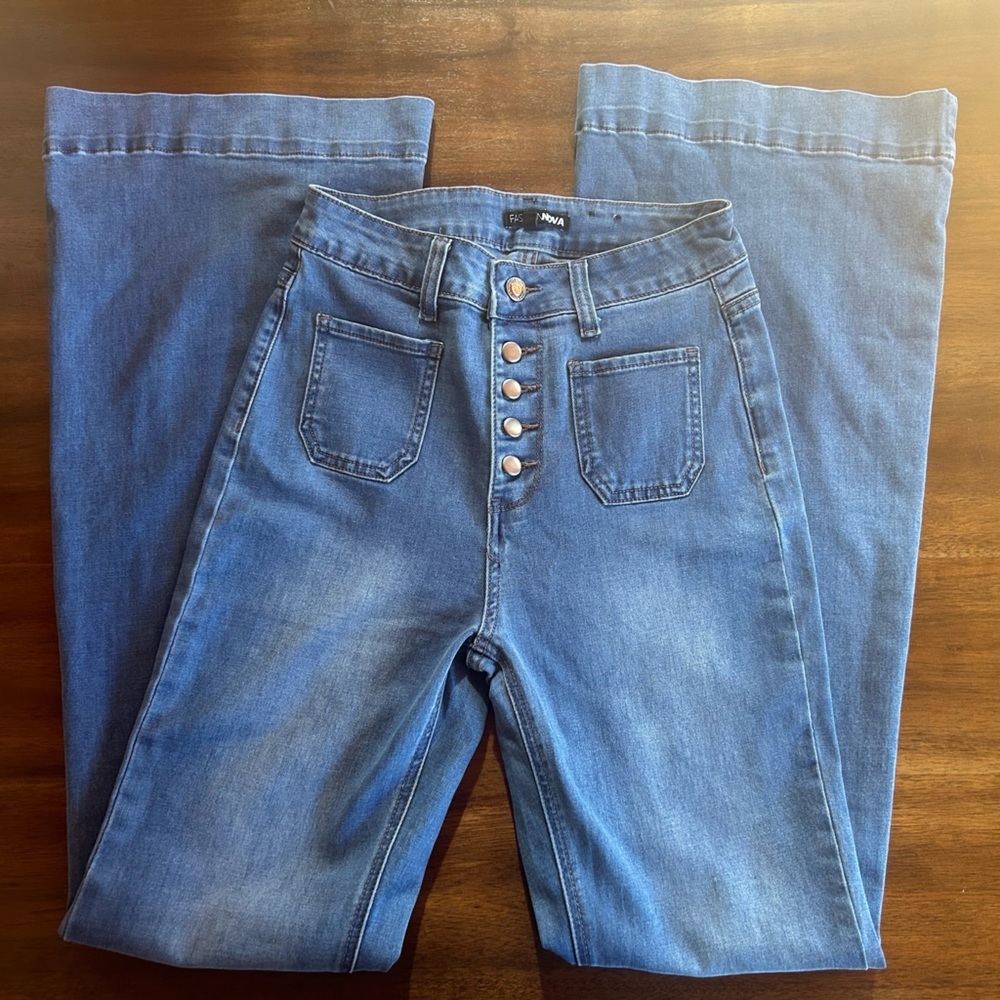 Fashion Nova flared pants women’s size 28